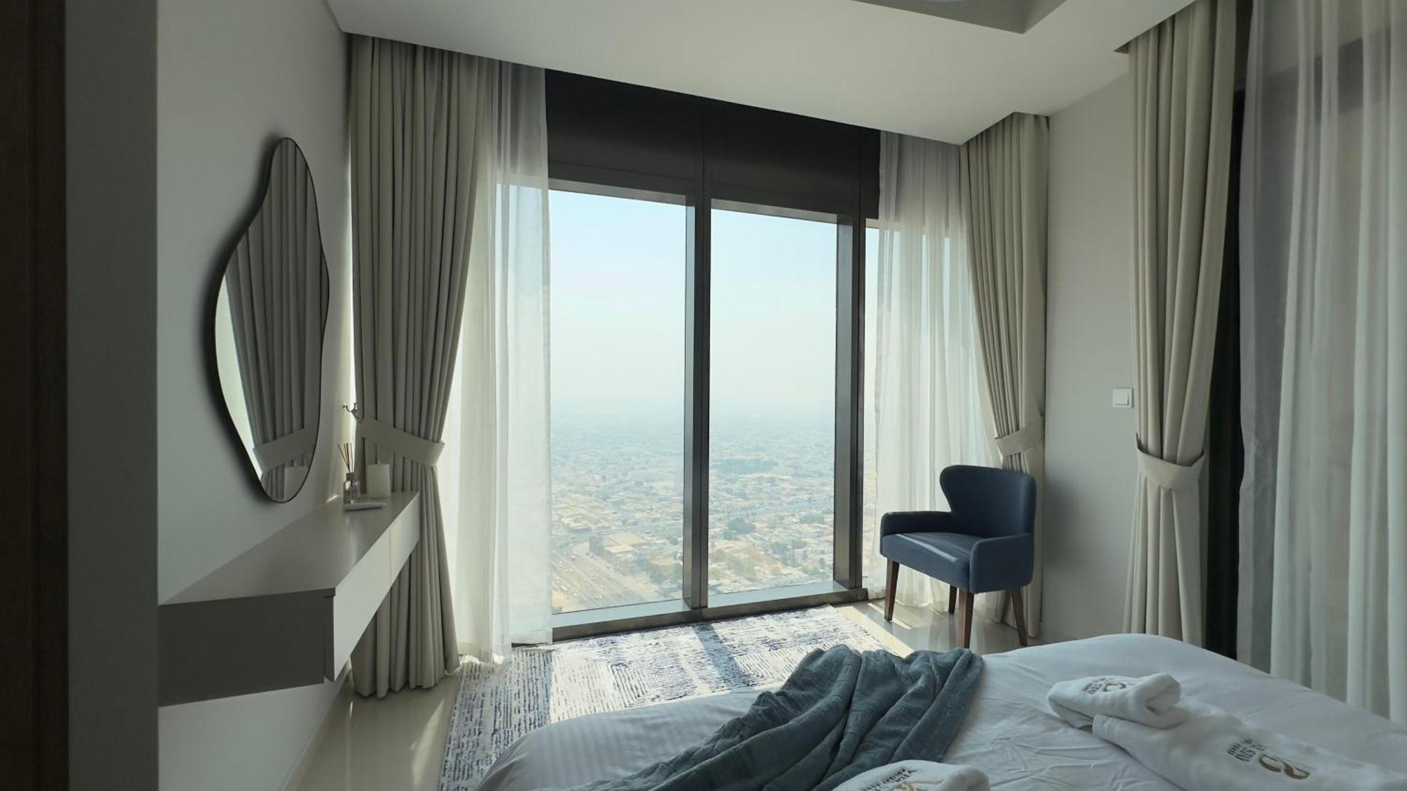 Premium 3br W Skyline Views Luxury At Floor 50 By Vibel Dubai