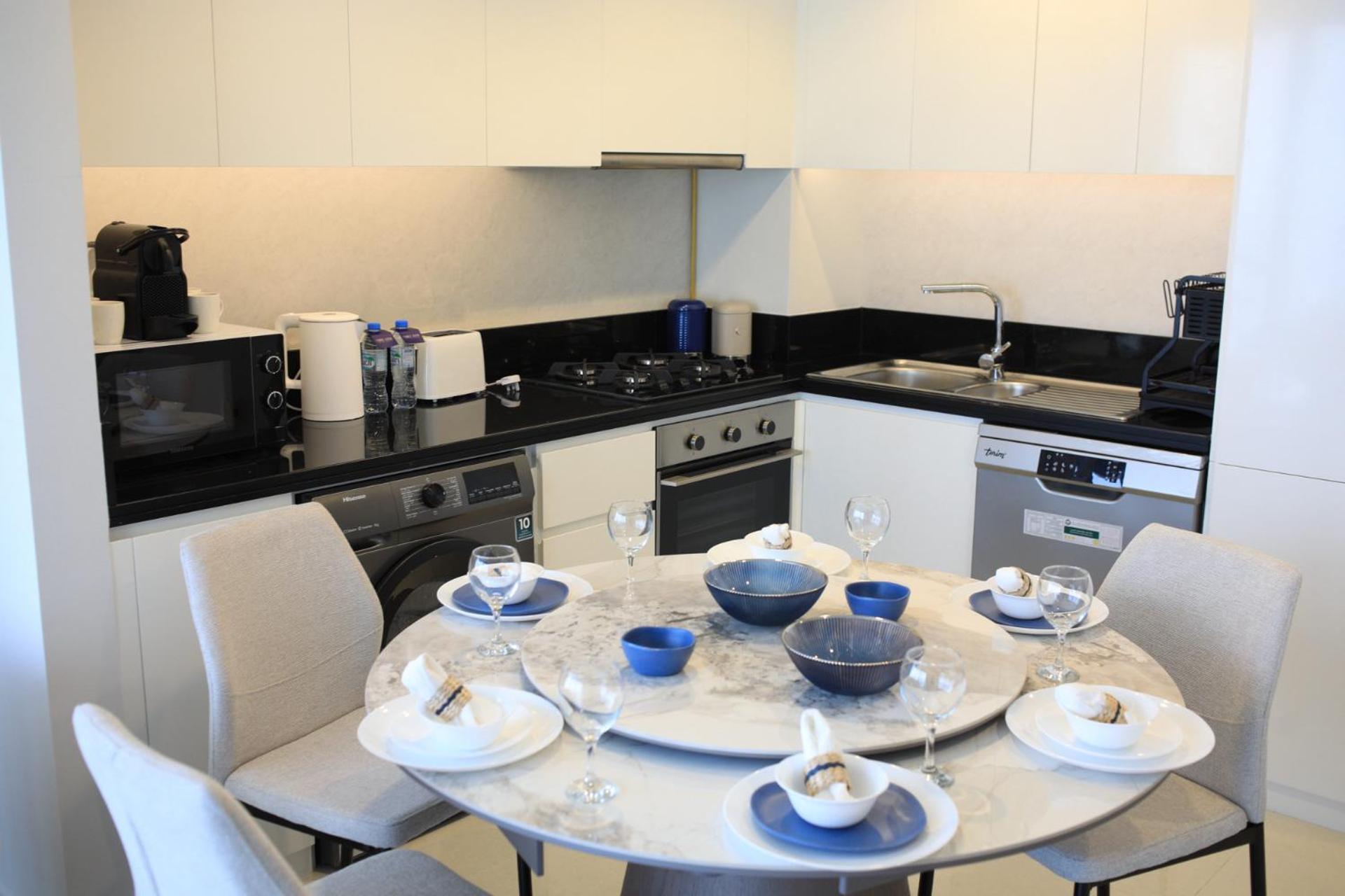 Premium 3br W Skyline Views Luxury At Floor 50 By Vibel